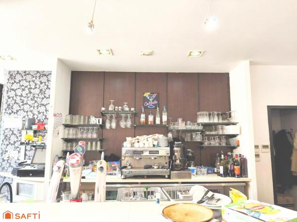 Rare, ce bel immeuble commercial contenant un restaurant renommé, sa terrasse et son appartement de fonction