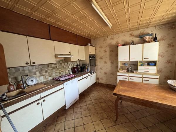 Maison à vendre |  Châlus |  8 pièces | 153 m²