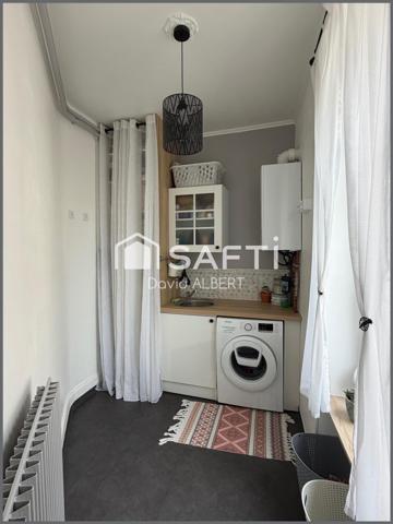 Duplex de caractère avec garage à deux pas du centre ville .