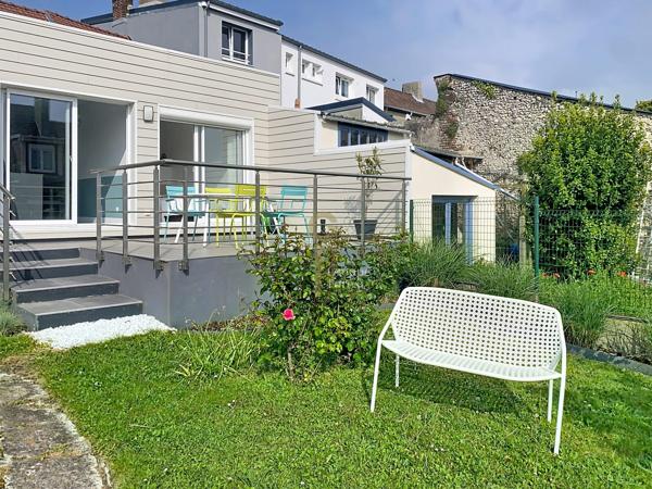 CHARMANTE MAISON DE VILLE AVEC JARDIN