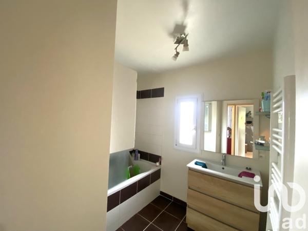 Maison traditionnelle 4 pièces de 80 m² à Val-de-Reuil (27100)