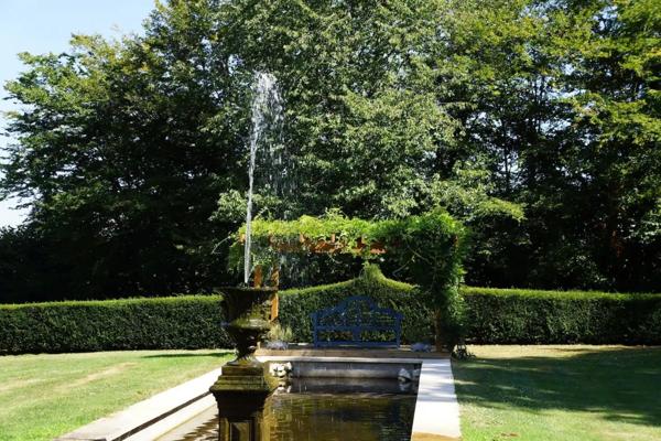 Magnifique château entièrement rénové et propriété équestre à vendre proche de SANCERRE (18)