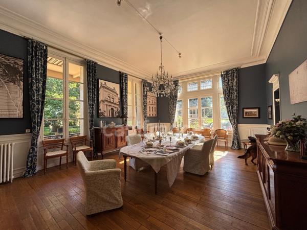 Magnifique château entièrement rénové et propriété équestre à vendre proche de SANCERRE (18)