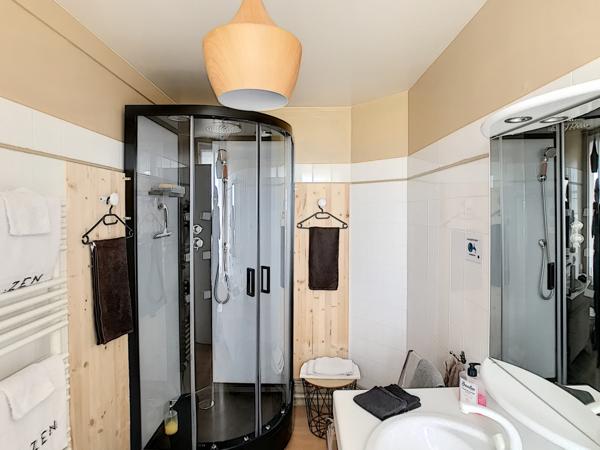 Maison pierres rénovée, avec très belle vue mer