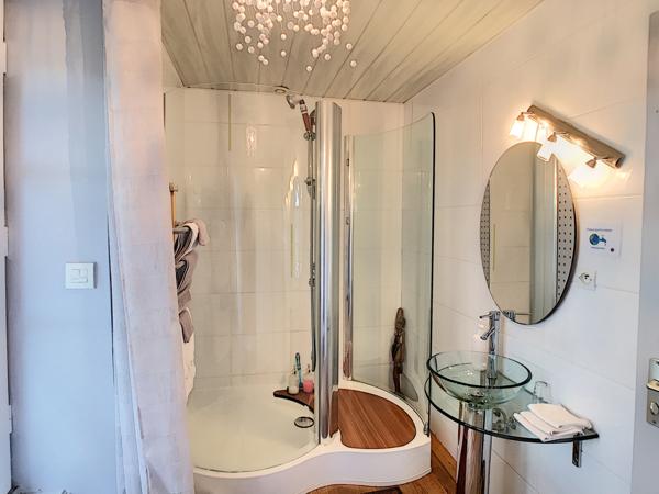 Maison pierres rénovée, avec très belle vue mer