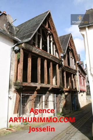 Vente                                                      Maison
                        
                     6 pièces                      151 m2                     à Josselin