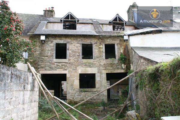 Vente                                                      Maison
                        
                     6 pièces                      151 m2                     à Josselin