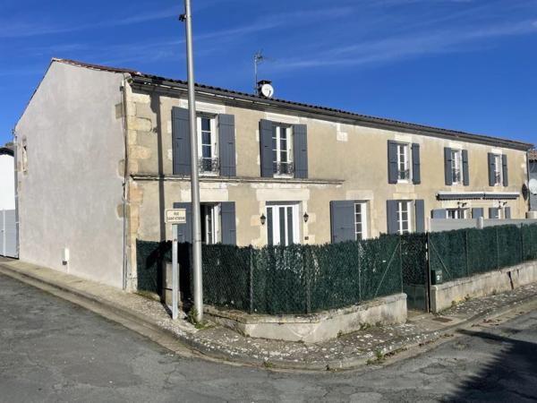 Maison - Royan - Réf.:1144 Maison en pierres - Semussac Centre