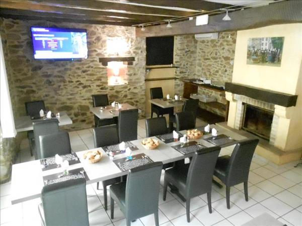 Immeuble à vendre |  Laval-de-Cère |  373 m²