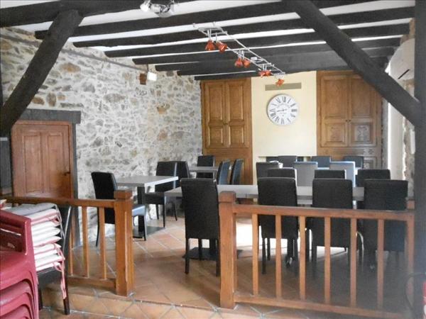 Immeuble à vendre |  Laval-de-Cère |  373 m²