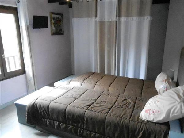 Immeuble à vendre |  Laval-de-Cère |  373 m²