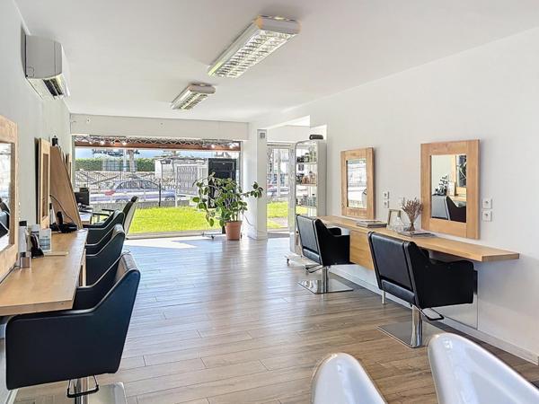 À VENDRE – Salon de coiffure clé en main – Emplacement stratégique à Eysines