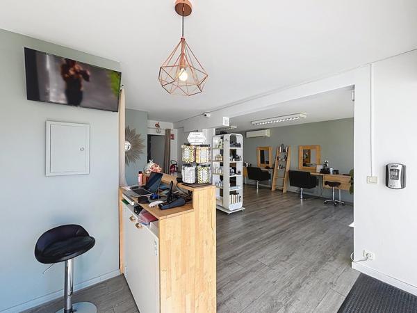 À VENDRE – Salon de coiffure clé en main – Emplacement stratégique à Eysines