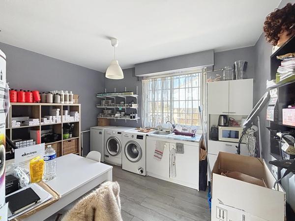 À VENDRE – Salon de coiffure clé en main – Emplacement stratégique à Eysines