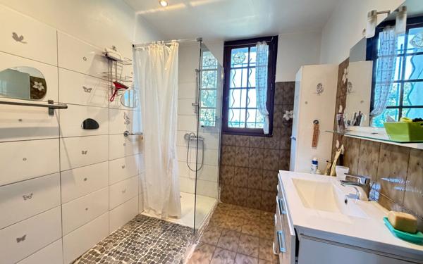 Maison à vendre    7 pièces •  Pernes-les-Fontaines
