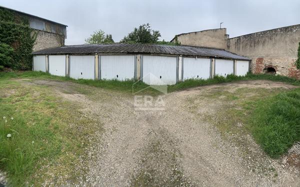 GARAGE A LOUER - BLOIS - BOX / GARAGE INDÉPENDANT FERME D'ENV. 14 m²