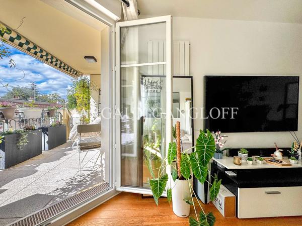 Appartement
         5 pièces
        - 110 m² Bien prestige 942 000 € *