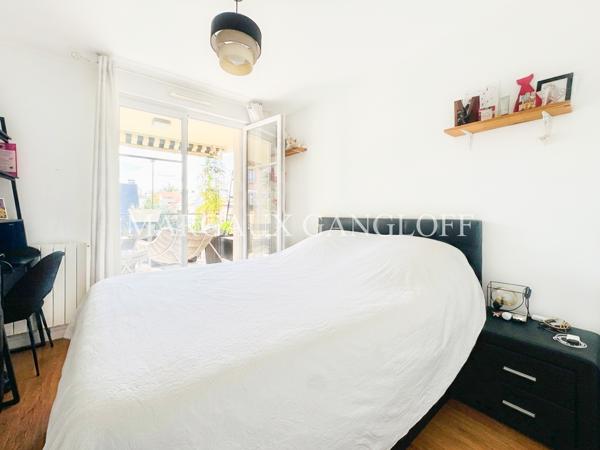 Appartement
         5 pièces
        - 110 m² Bien prestige 942 000 € *