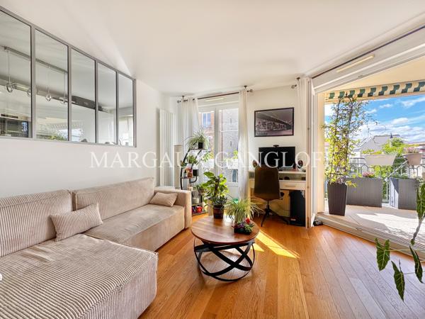 Appartement
         5 pièces
        - 110 m² Bien prestige 942 000 € *