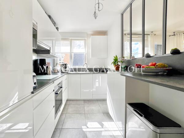 Appartement
         5 pièces
        - 110 m² Bien prestige 942 000 € *