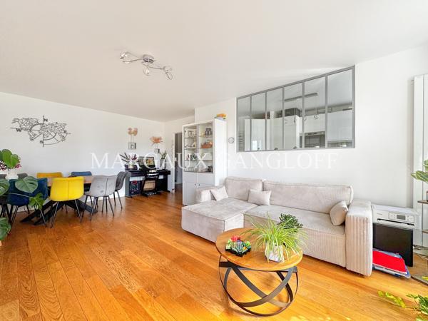 Appartement
         5 pièces
        - 110 m² Bien prestige 942 000 € *