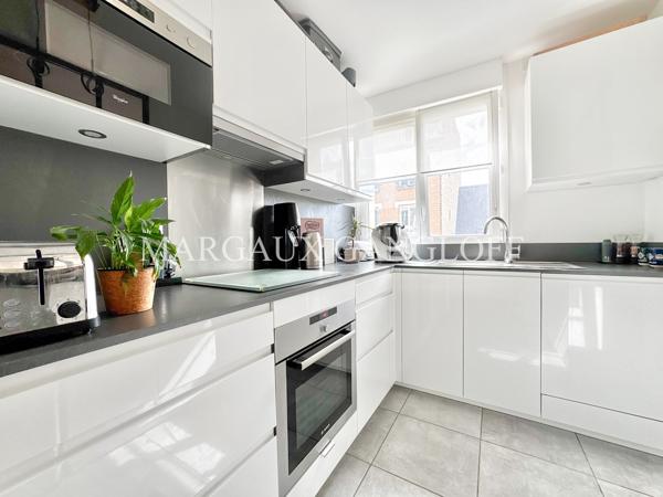 Appartement
         5 pièces
        - 110 m² Bien prestige 942 000 € *
