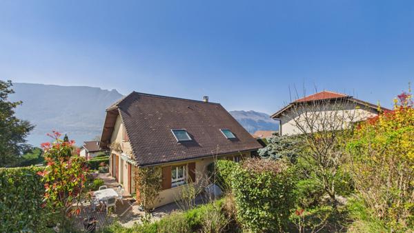 RARE TRESSERVE - Maison en hauteur avec vue lac