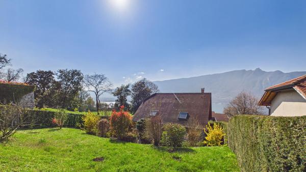 RARE TRESSERVE - Maison en hauteur avec vue lac