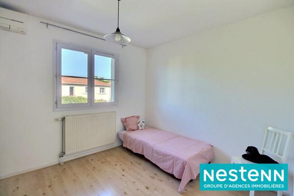 Maison 4 chambres + bureau, piscine, très bon etat, proche commoditiés, calme, buanderie