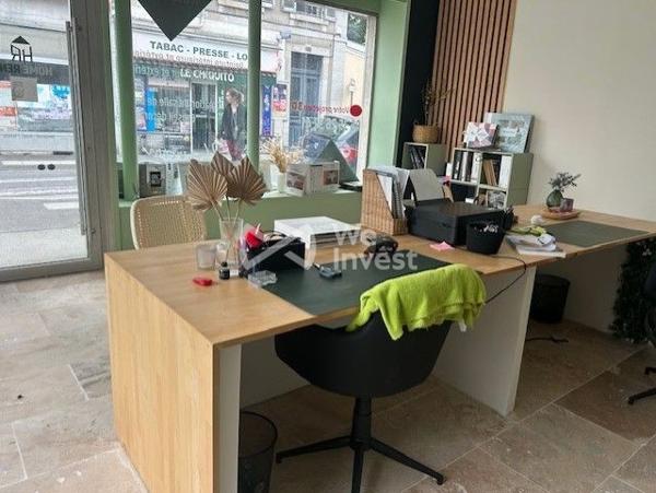 Pau centre local avec vitrine d'angle