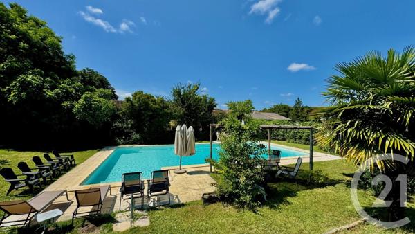 Maison à vendre  10 pièces - 253,87 m2 CHERAC - 17