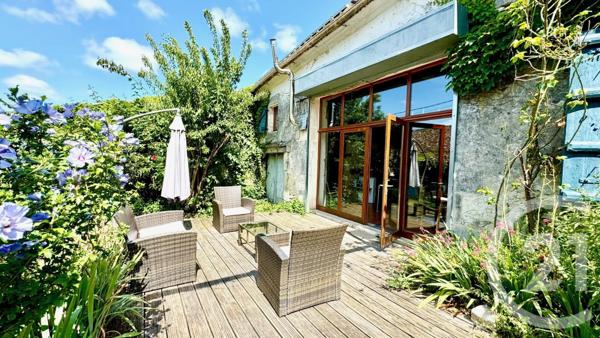 Maison à vendre  10 pièces - 253,87 m2 CHERAC - 17