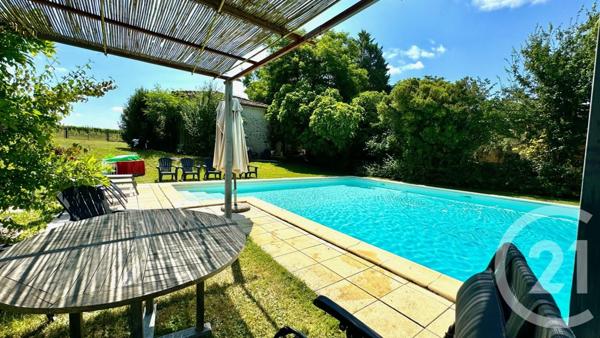 Maison à vendre  10 pièces - 253,87 m2 CHERAC - 17