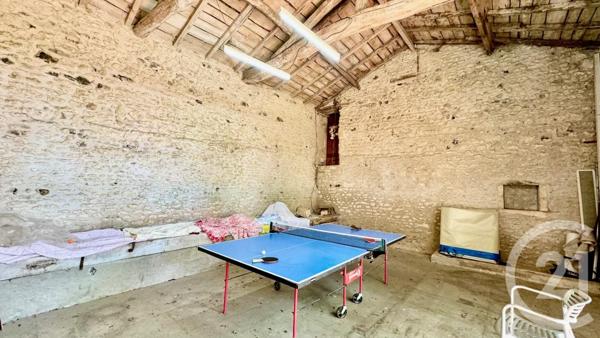 Maison à vendre  10 pièces - 253,87 m2 CHERAC - 17