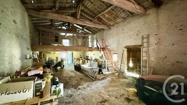 Maison à vendre  10 pièces - 253,87 m2 CHERAC - 17