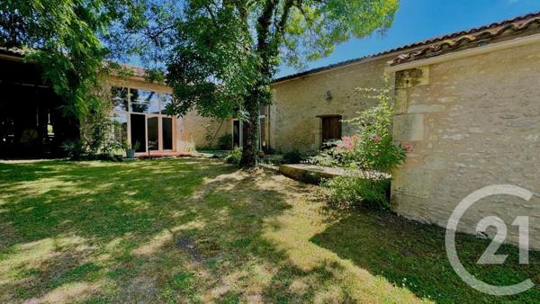 Maison à vendre  10 pièces - 253,87 m2 CHERAC - 17