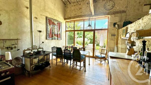 Maison à vendre  10 pièces - 253,87 m2 CHERAC - 17