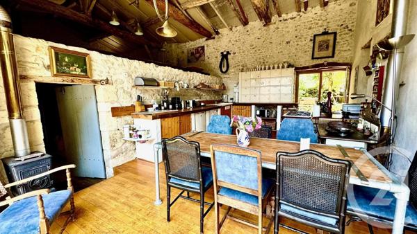 Maison à vendre  10 pièces - 253,87 m2 CHERAC - 17