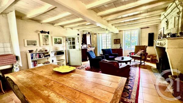 Maison à vendre  10 pièces - 253,87 m2 CHERAC - 17