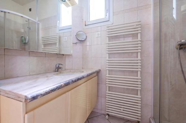 93350 LE BOURGET – MAISON 5 PIÈCES – 83,51 M² CARREZ / 119,49 M² AU SOL – JARDIN/COUR DE 205 M² – PROCHE TRANSPORTS