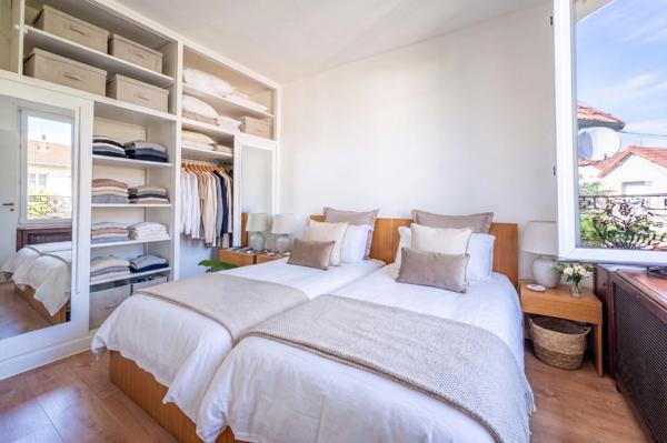 93350 LE BOURGET – MAISON 5 PIÈCES – 83,51 M² CARREZ / 119,49 M² AU SOL – JARDIN/COUR DE 205 M² – PROCHE TRANSPORTS