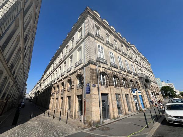Bureaux à louer ou à vendre Nantes centre surface rénovée en 2023