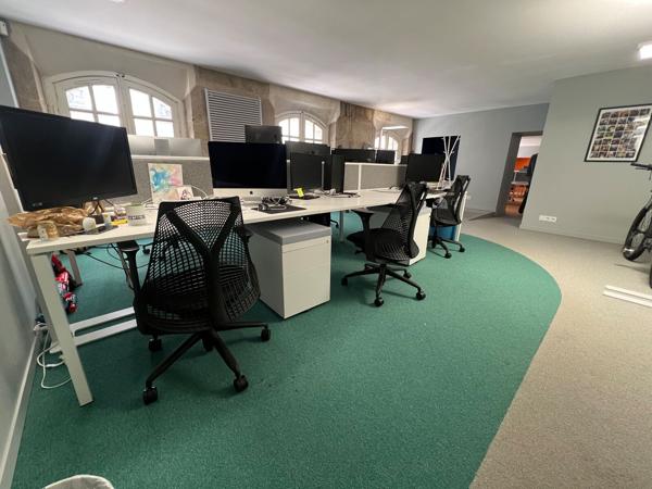 Bureaux à louer ou à vendre Nantes centre surface rénovée en 2023