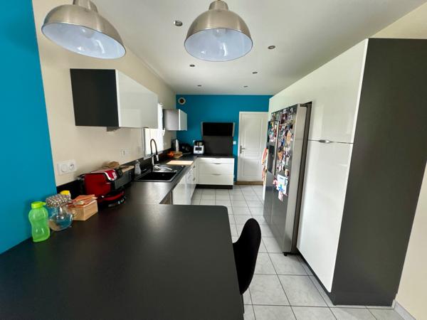 Pavillon 4 chambres + bureau sur terrain de 504m2