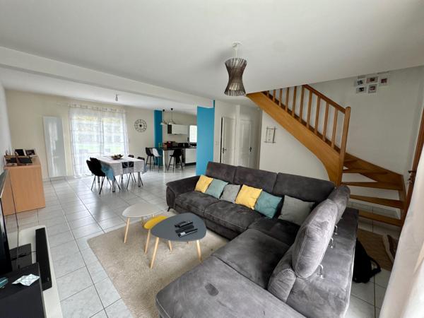 Pavillon 4 chambres + bureau sur terrain de 504m2