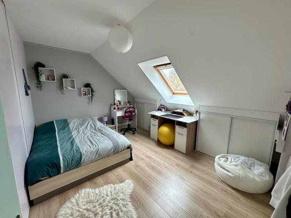 Pavillon 4 chambres + bureau sur terrain de 504m2