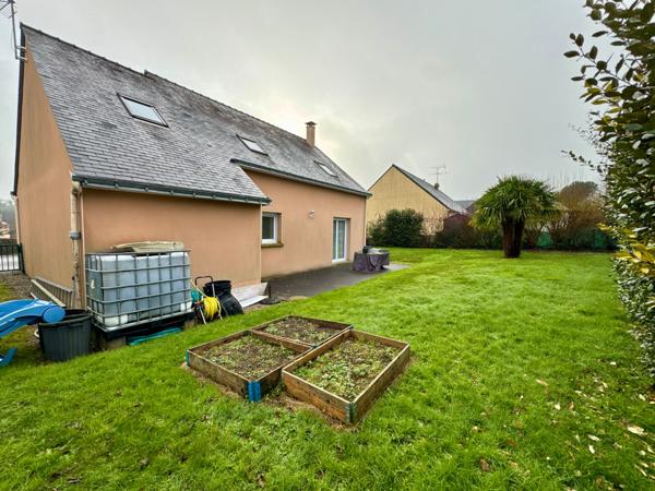 Pavillon 4 chambres + bureau sur terrain de 504m2