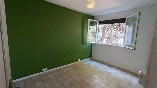 A VENDRE - APPARTEMENT T3 - TERRASSE - GARAGE - CAVE - PARKING - VUE SUR LE CANIGOU - 66000 PERPIGNAN