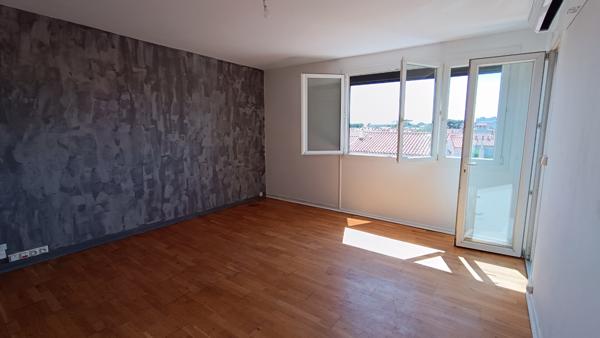 A VENDRE - APPARTEMENT T3 - TERRASSE - GARAGE - CAVE - PARKING - VUE SUR LE CANIGOU - 66000 PERPIGNAN