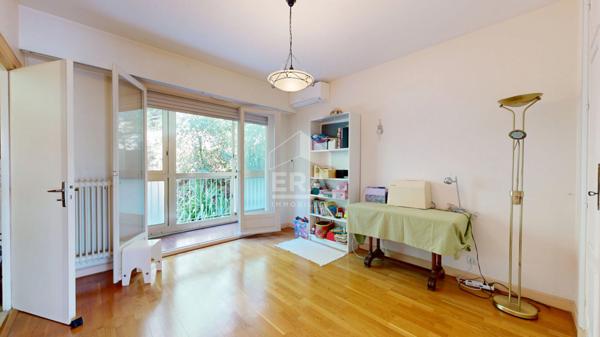 NICE - NORD / CESSOLE : GRAND 4 PIÈCES TRAVERSANT AVEC TERRASSE, GARAGE